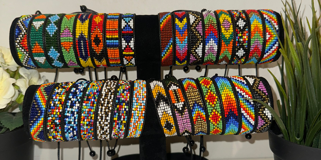 Что подарить клиентам на 8 Марта: Скажите «Спасибо» с добротой «Фенечки Добра»