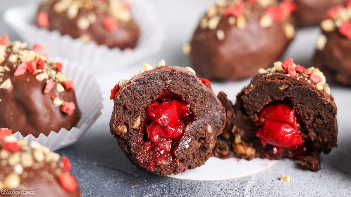 Шоколадная картошка с вишневой начинкой