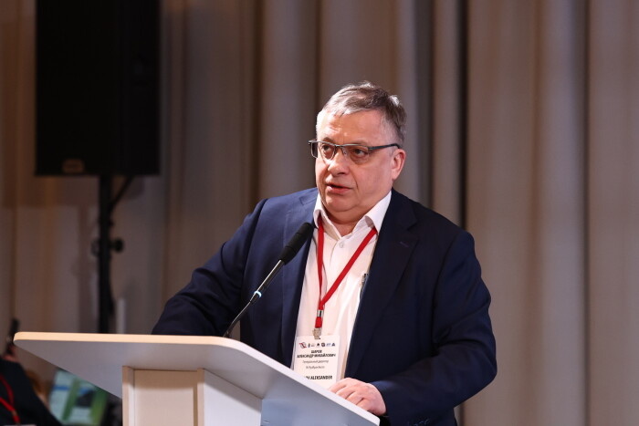   Александр Шаров - председатель оргкомитета III Астраханского международного форума «МТК Север – Юг — новые горизонты», генеральный директор ООО «Нефтехимтранс», глава ГК «РусИранЭкспо». Источник фото: пресс-служба форума «МТК Север – Юг — новые горизонты».