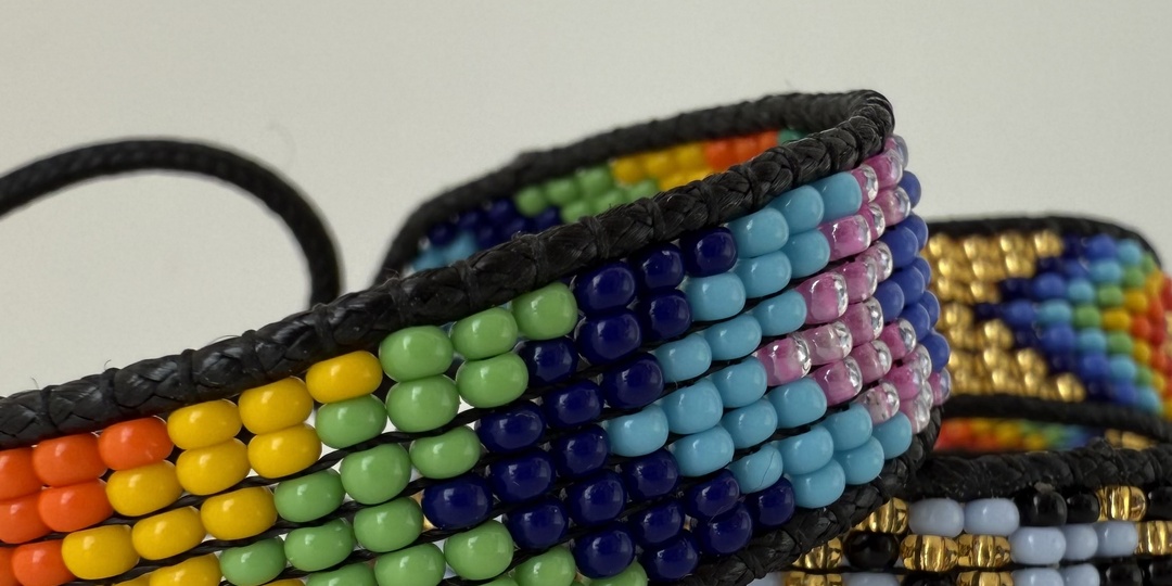 Подарок сотруднице на 8 Марта: Выберите добро, которое меняет мир!