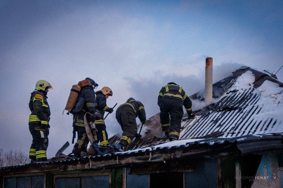    Пожар в Новомихайловке. Источник: Владимир Игнатов, vk.com/pso_barnaul