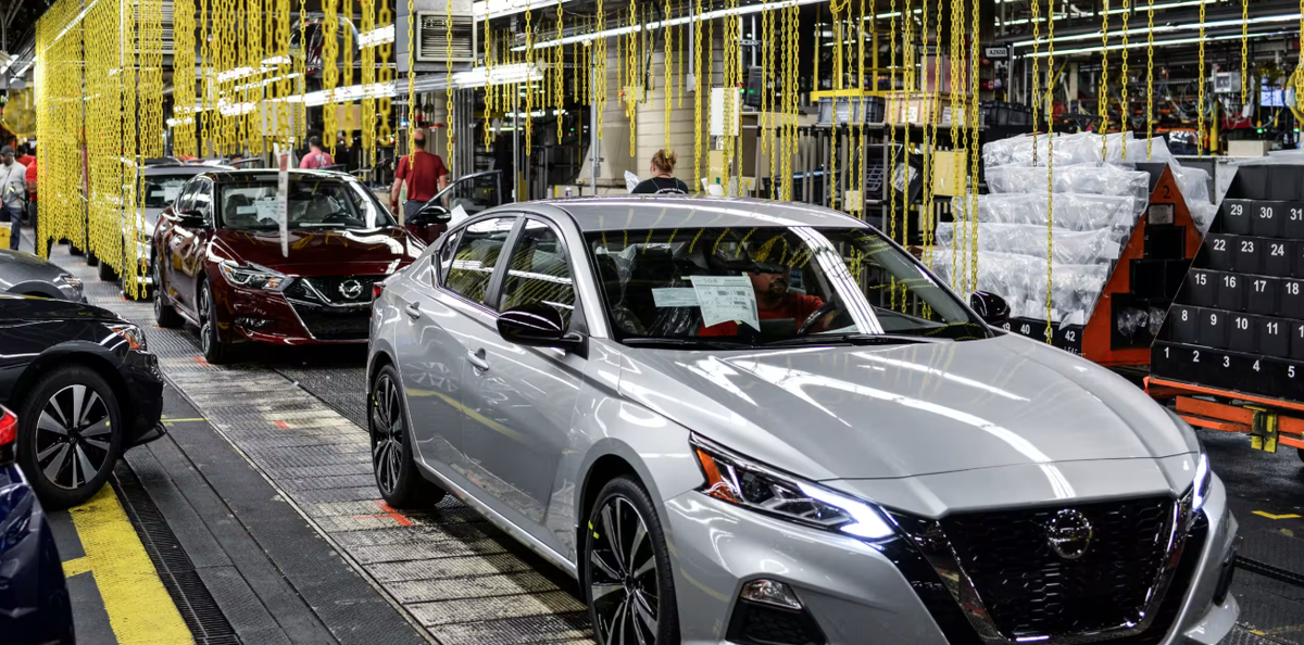 В основе сокращения продаж - финансовые и другие трудности, с которыми столкнулась компания.