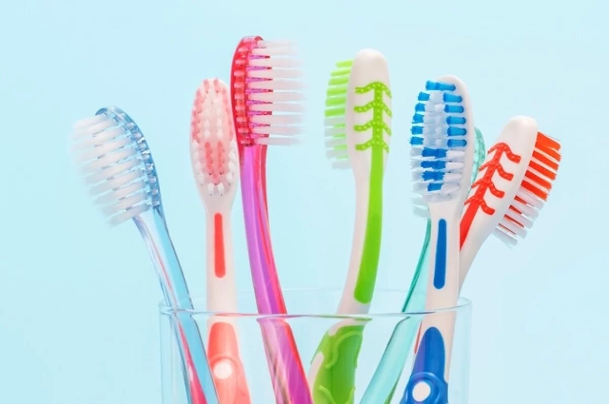    Сейчас для инструментов для чистки зубов введен новый единый стандарт. Старый, который действовал в течение предыдущих 30 лет, уже потерял свою актуальность. Ведь требования к гигиене полости рта возросли, и не случайно.