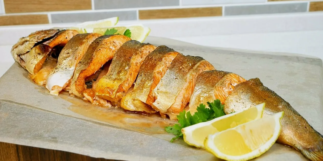 Целая красная рыба в духовке: праздничное блюдо с ароматом лимона и трав