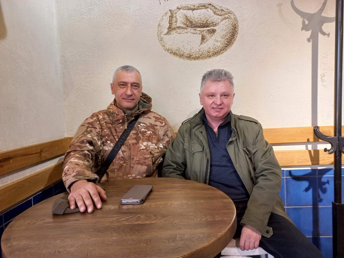 В прошлом году встретился с приятелем. Пошёл третий год, как он на СВО...