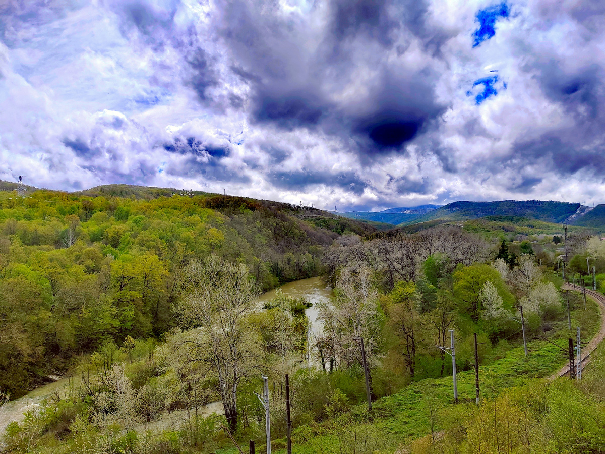 Река Пшиш по дороге через Шаумянский перевал. Фото автора