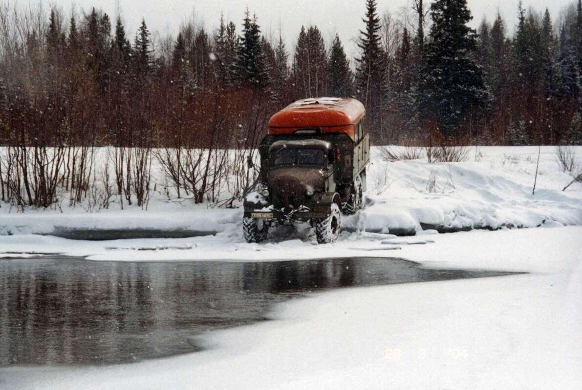    До появления моста зимой брод через Вижай был нелёгок даже для вездехода stalker