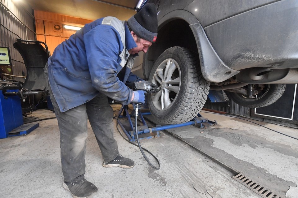    Госавтоинспекции Нижегородской области усилила контроль за сезонностью шин. Владимир ВЕЛЕНГУРИН