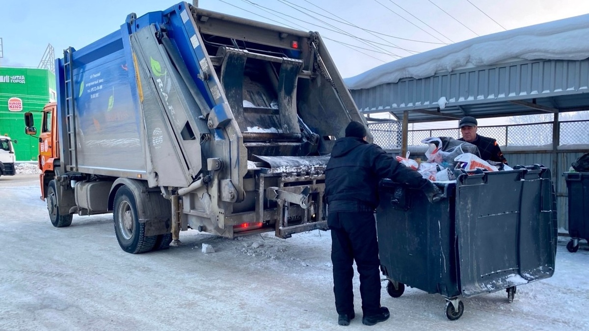    В Нефтеюганске решают проблему переполненных мусорных баков