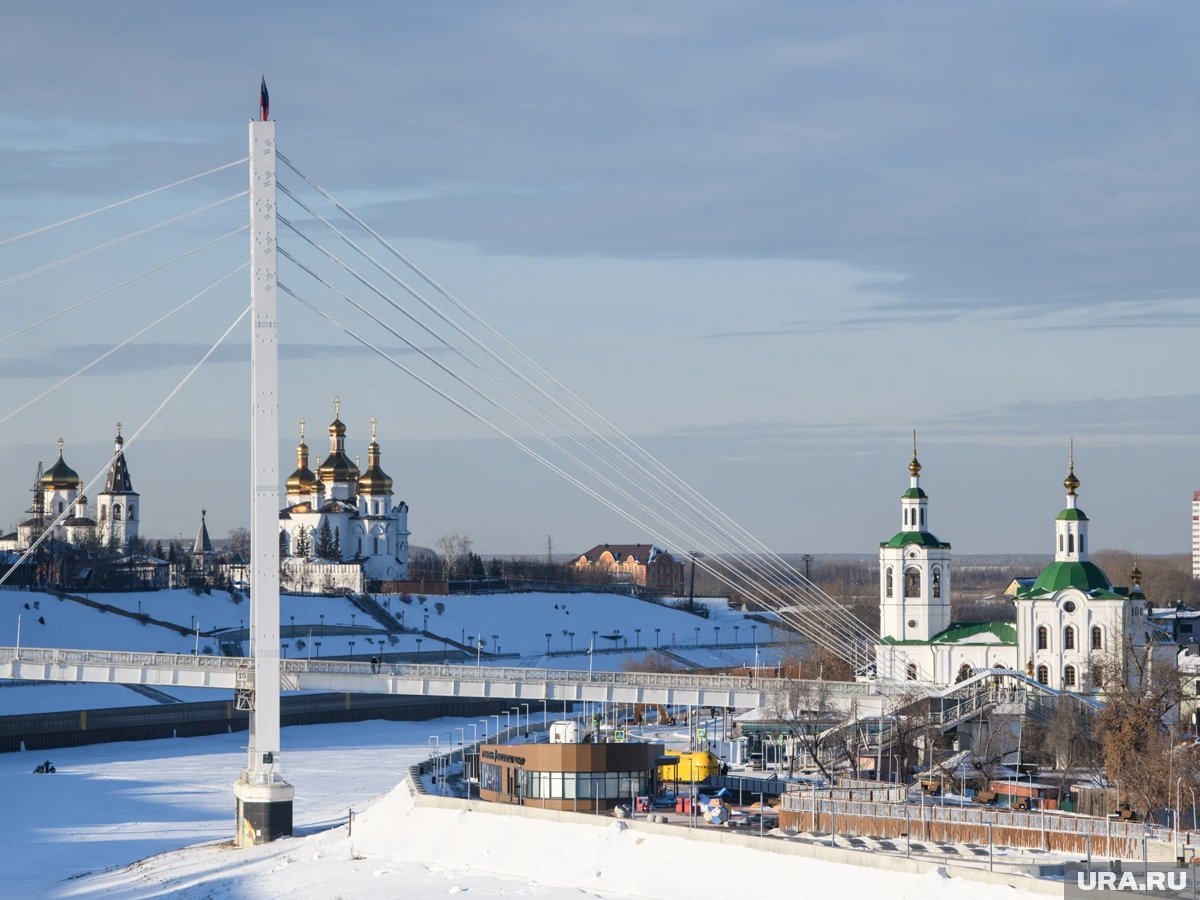     Пешеходный мост Влюбленных считается одной из главных достопримечательностей Тюмени