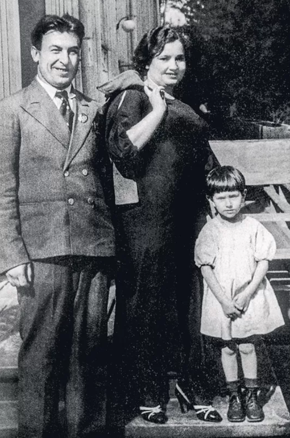 Инна Ульянова с родителями Иваном Александровичем и Анной Николаевной