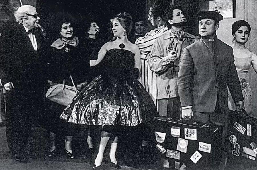 Инна Ульянова в спектакле «Чемодан с наклейками», Ленинградский театр комедии, 1961 год