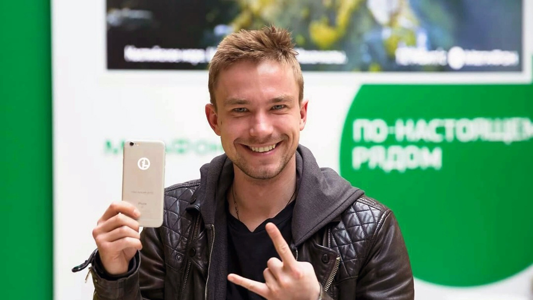 Александр Андреевич Петров — российский актёр театра, кино, телевидения и дубляжа, кинорежиссёр, сценарист и телеведущий.