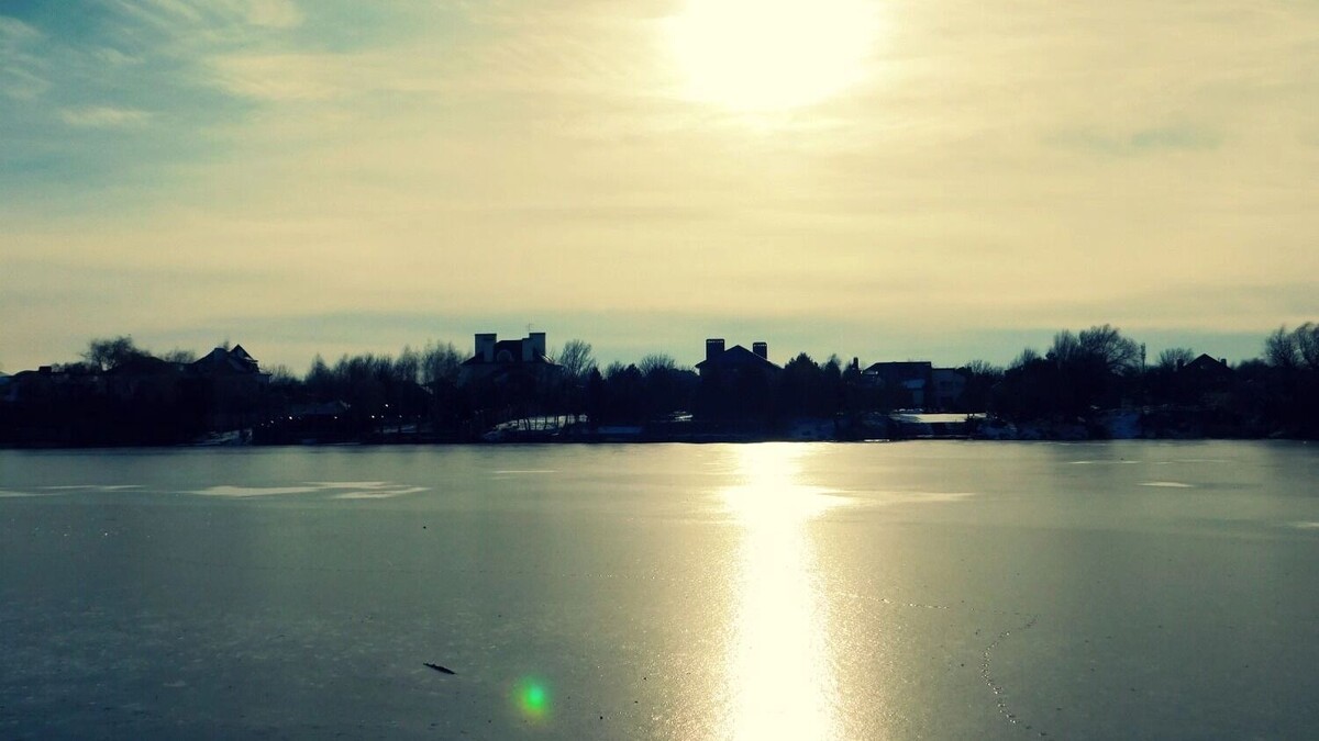    Солнце не только источник жизни на Земле, но и причина головных болей у землян   1MI