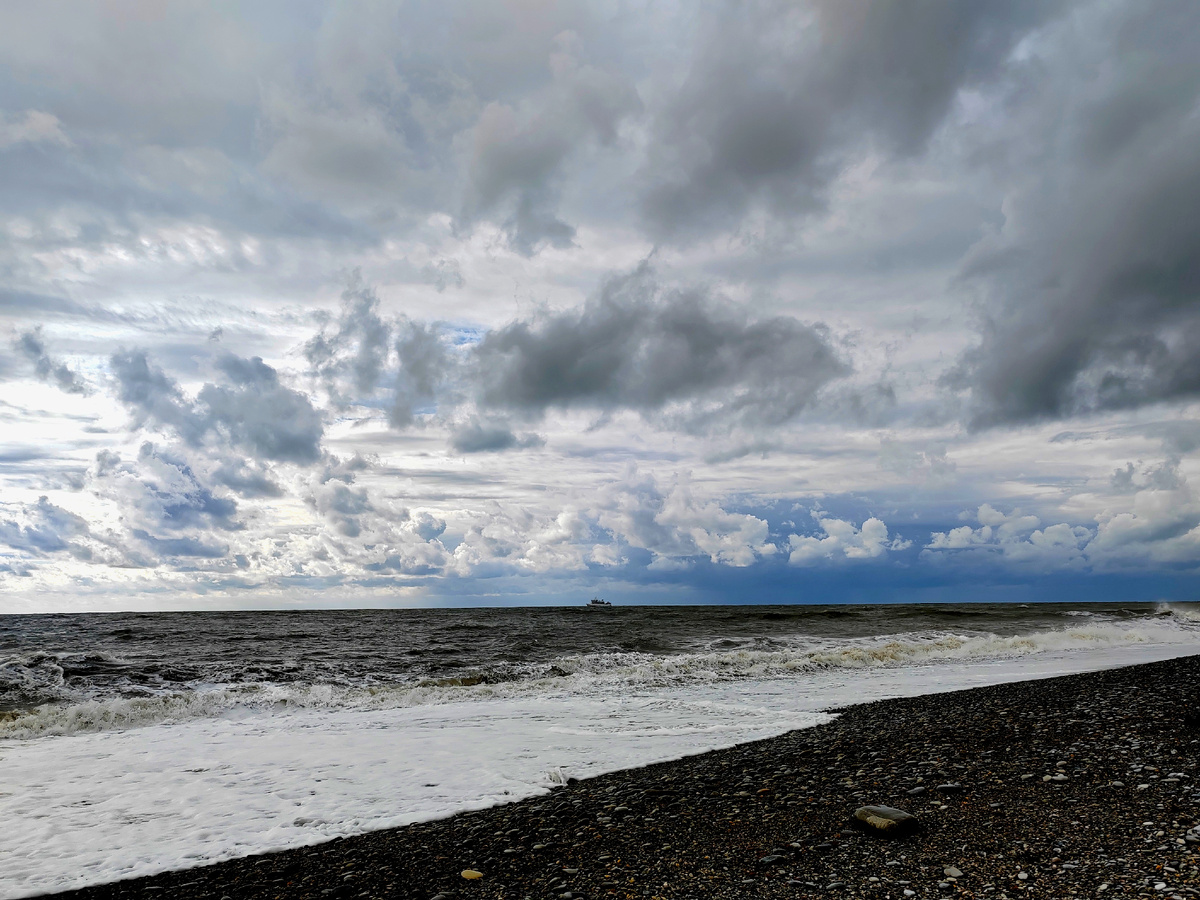 Лазаревское, Большой Сочи. Вид на грозовой фронт в стороне Туапсе. Фото автора