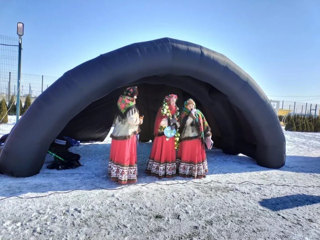 Участницы ансамбля "Костяника"📷    Ждали гусиных лапок, и садились попой в снег: как гадали на Святки в СССР старожилы Волжского
