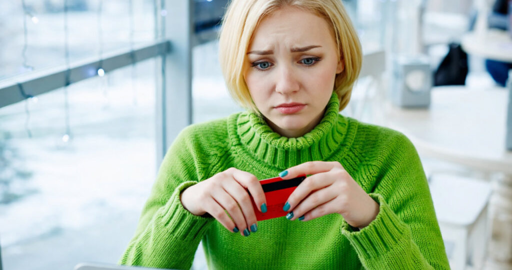 Как закрыть карту и не остаться должным банку — особенности технического овердрафта