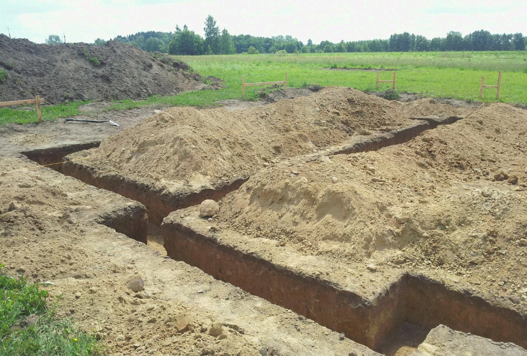 На какую глубину делать фундамент под дом