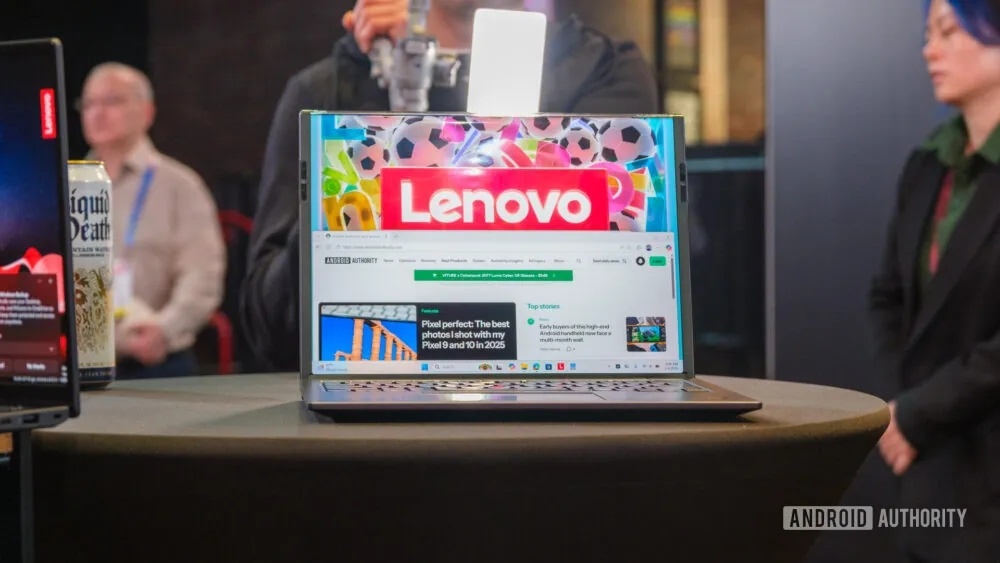   Lenovo показала ноутбуки с растягиваемыми экранами для игр и работы