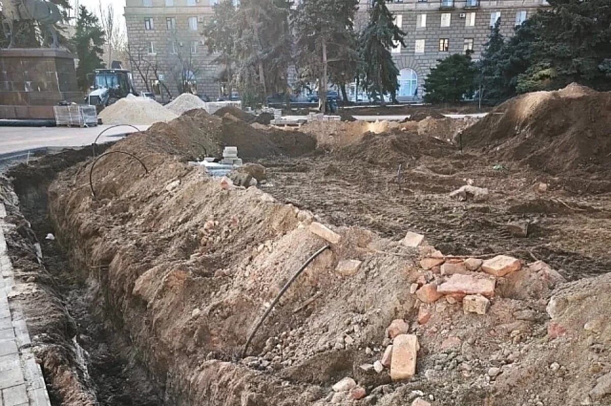   В Волгограде в сквере Симбирцева раскопали кладку времен Царицына