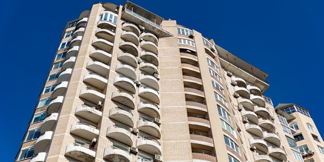 За что хозяин квартиры по ЖКХ платить не должен — даже если управляйка требует