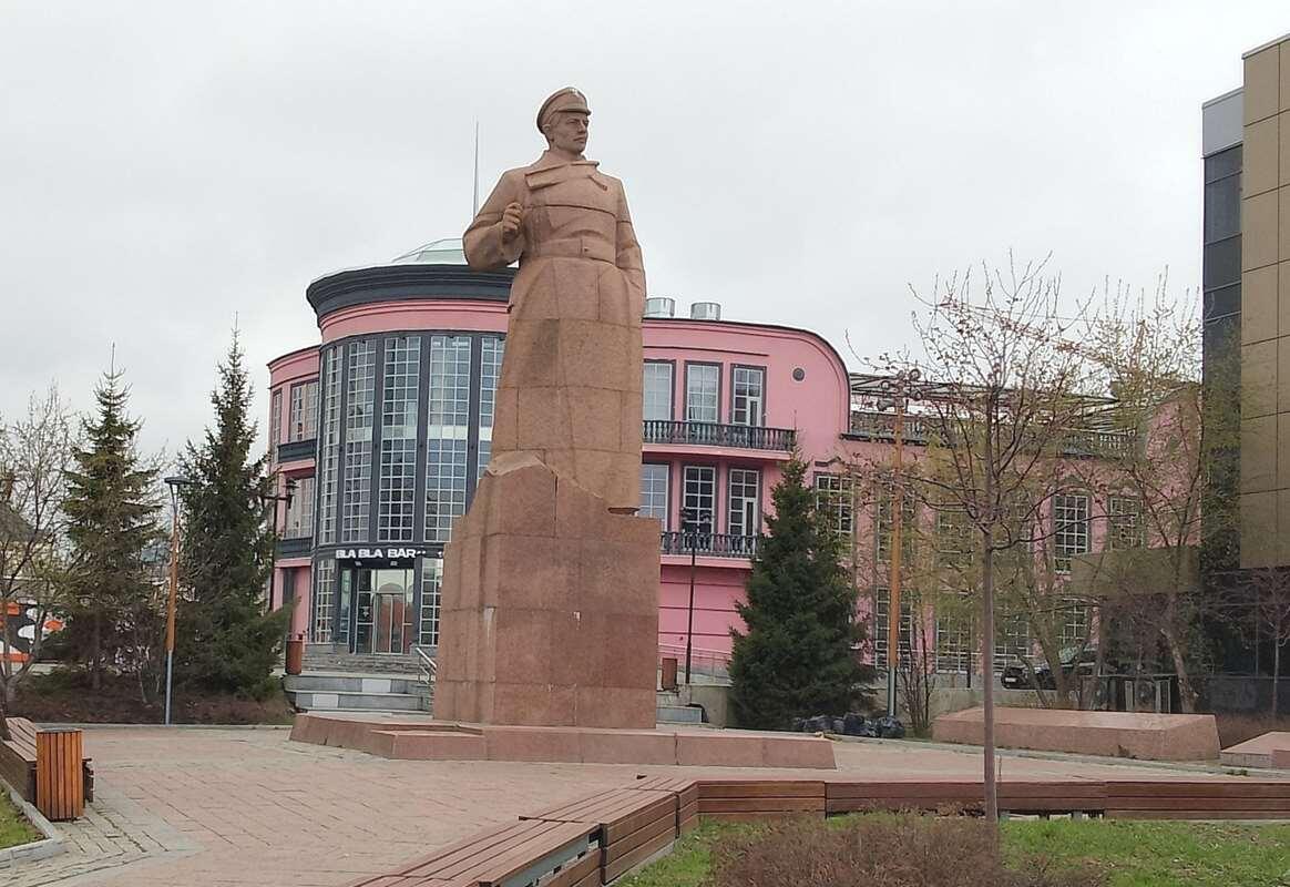    Памятник И.М. Малышеву в Екатеринбурге, 2023 г. stalker