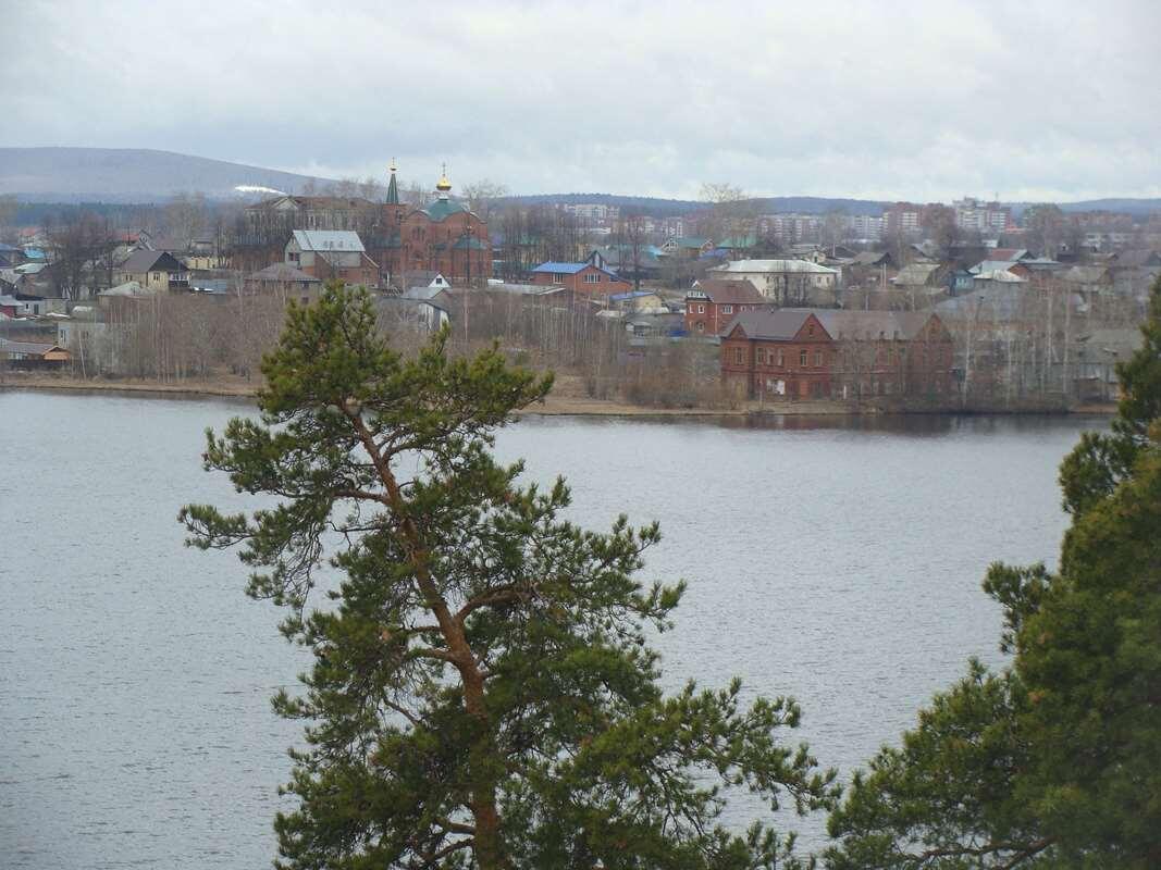    Вид на старую часть Нижней Туры с горы Шайтан. stalker