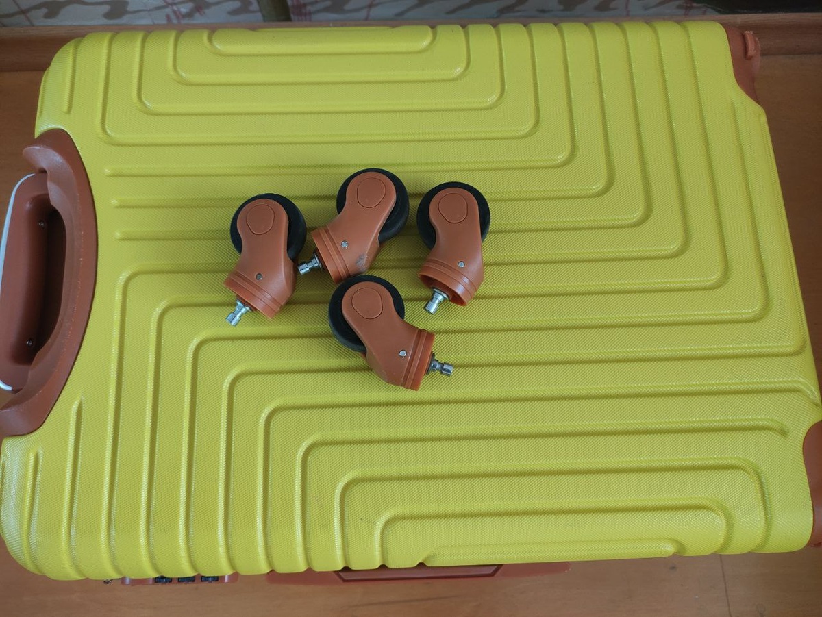 Колеса от чемодана снимаются