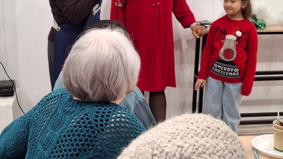 ☄️ сегодня на проекте "Званый обед" было волшебство - девочка Сима рассказывала нам о Рождестве 🫶, скоро мы вам более подробно об этом