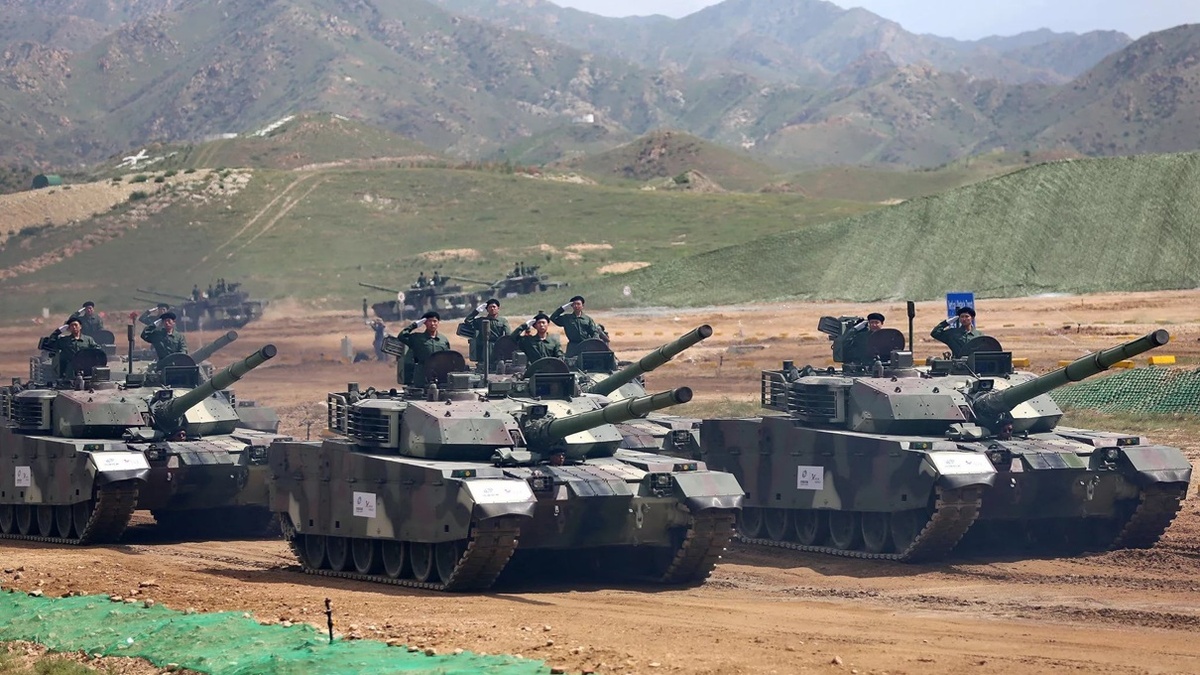 На фотографии: китайский танк VT-4, представленный в Китае, как главного конкурента российскому Т-90М, немецкому «Леопарду-2» и американскому M1 «Абрамс». Источник фото: https://i.pinimg.com/originals/96/72/69/967269268ed67522928724d98e7d042a.jpg