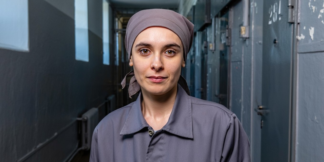 Я 8 лет отсидела за гибель мужа. А вчера увидела его в репортаже новостей из другой страны — живого и загорелого