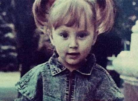 Анна в детстве 