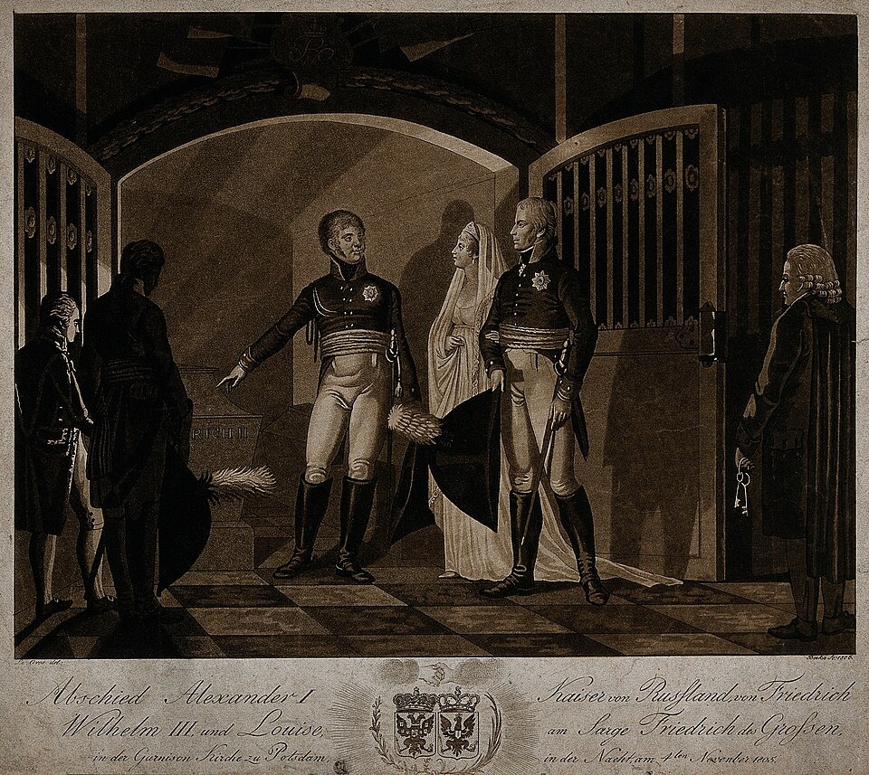 Александр Первый, российский император, и Фридрих Вильгельм III, прусский король, с супругой Луизой Мекленбург-Стрелицкой прощаются у гробницы Фридриха Великого. Акватинта Берки по рисунку Ле Гро. 1806