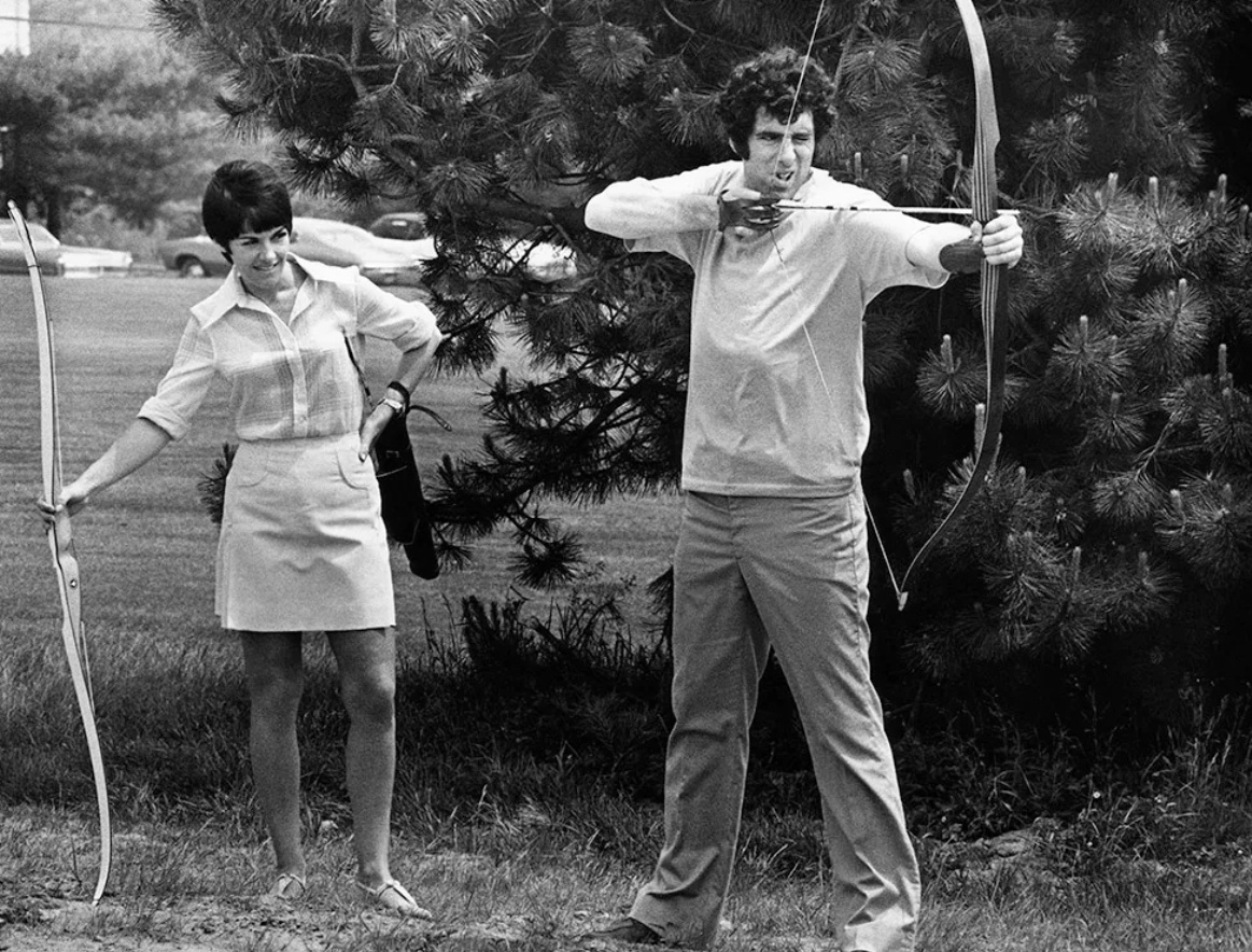 Марша Родд с Эллиоттом Гулдом в фильме 1971 года «Маленькие убийства».