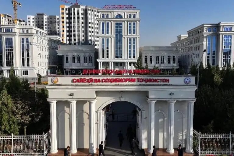    Центр развития навыков в Душанбе при Институте туризма, предпринимательства и сервиса. Фото: Asia-Plus