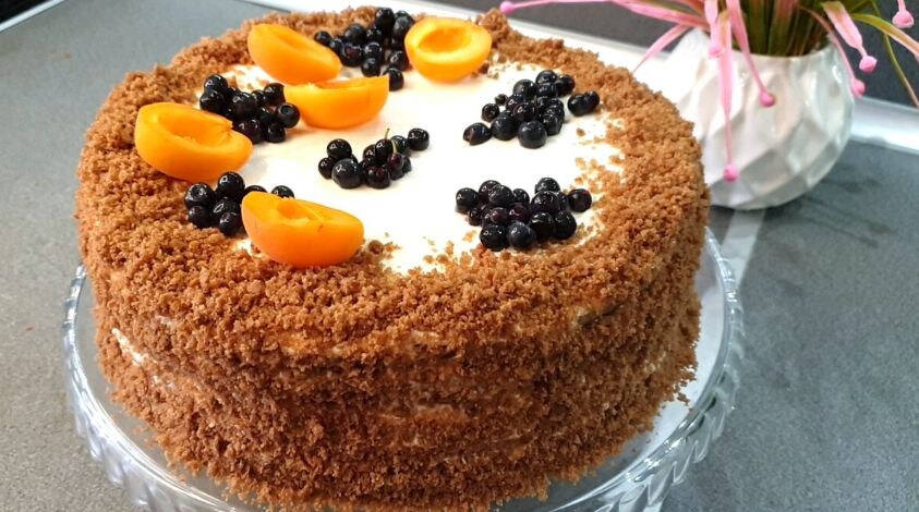 Торт со сковороды: нежный, быстрый и без печенья