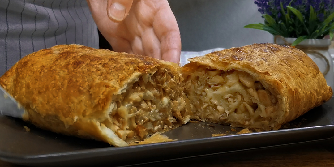Ничего нет проще и вкуснее, чем приготовить штрудель с начинкой из жюльена. Выпечка обалденной вкусноты, изумительный рецепт