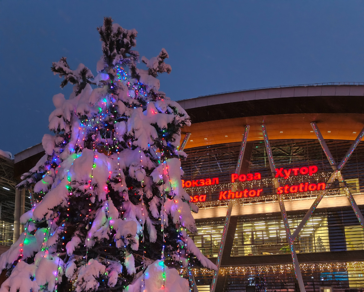Здание вокзала на " Роза Хутор". Фото автора.