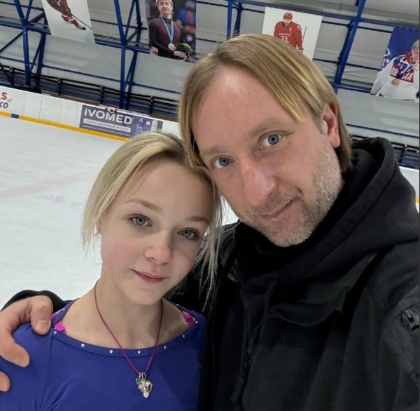    Фигуристка Елена Костылева вернулась к Евгению Плющенко