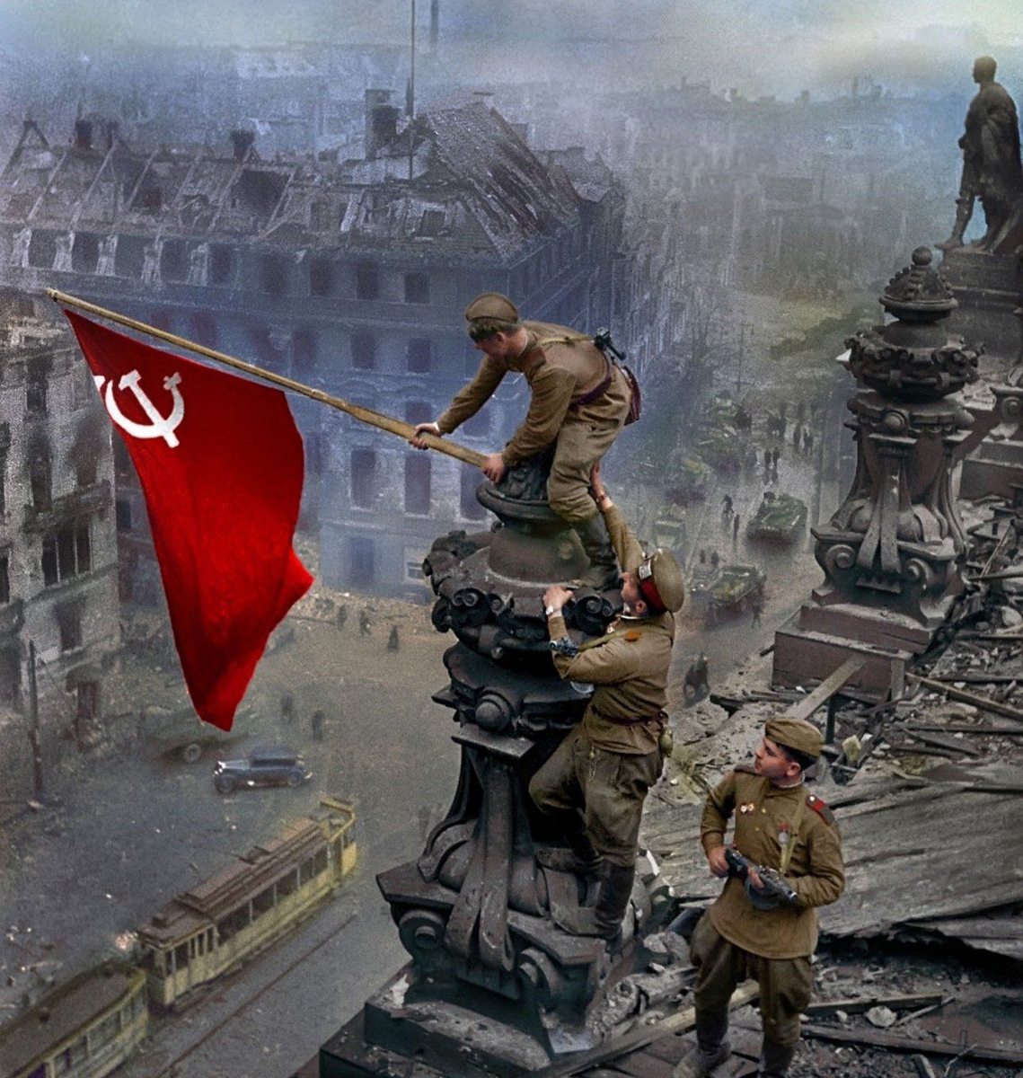 ФЛАГ НАД РЙХСТАГОМ. Из открытых источников