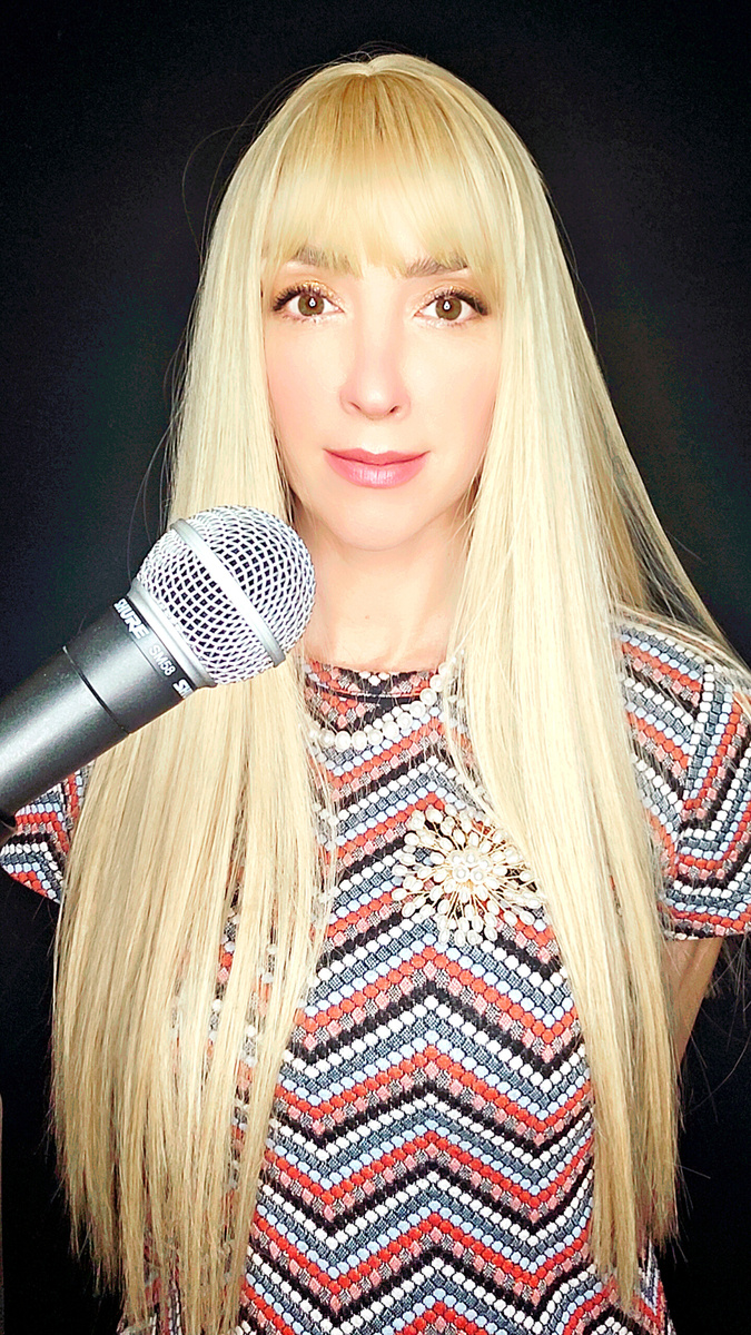 Божена Николь Войцешевска - Российская певица, музыкант, автор песен, продюсер, актриса.