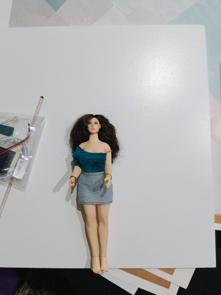 Примеряется к масштабу стен