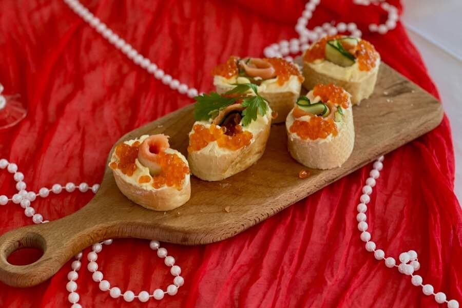 Новогодние бутерброды. Фото автора канала
