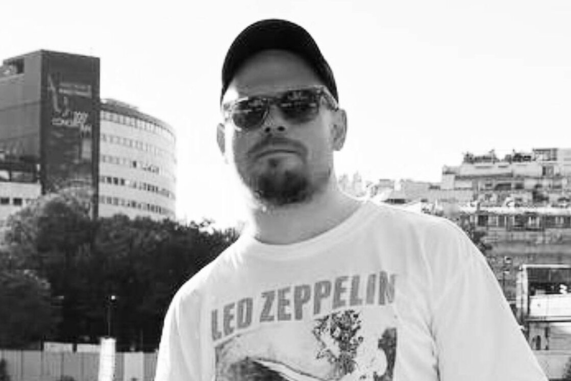     Покончил с собой 38-летний российский журналист Евгений Сафронов, эмигрировавший во Францию