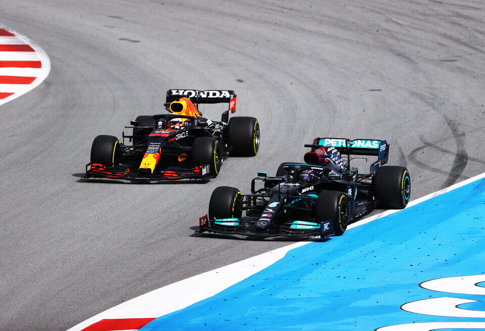    Хельмут Марко рассказал, в чём Ферстаппен уступал Хэмилтону в 2021 годуGetty Images / Red Bull Content Pool