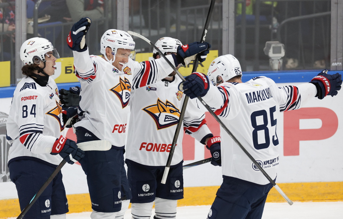    Хоккеисты "Металлурга"  Михаил Синицын/ТАСС