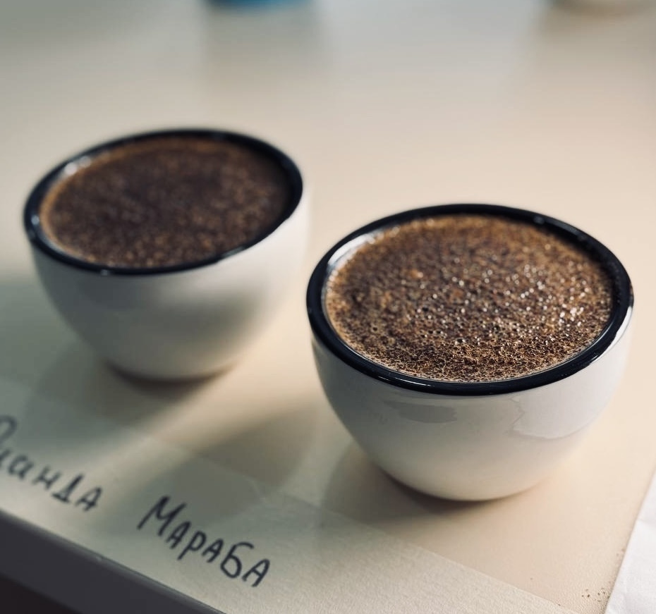 Для каппинга кофе завривают в специальных чашках с тёмной внутренней поверхность