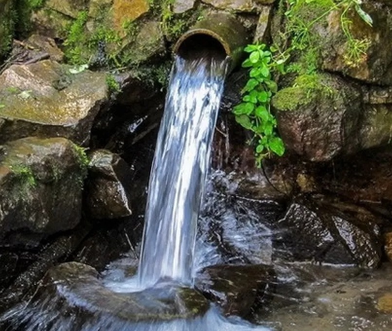 — Малогнилушинская криница чем-то похожа на златоустовский родник (картинка находится в Интернете в свободном доступе)