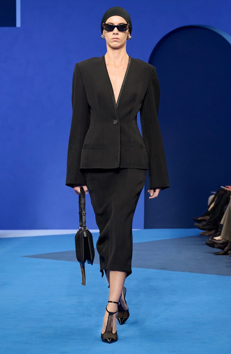 Фотографии с показов весна-лето 2026 <->