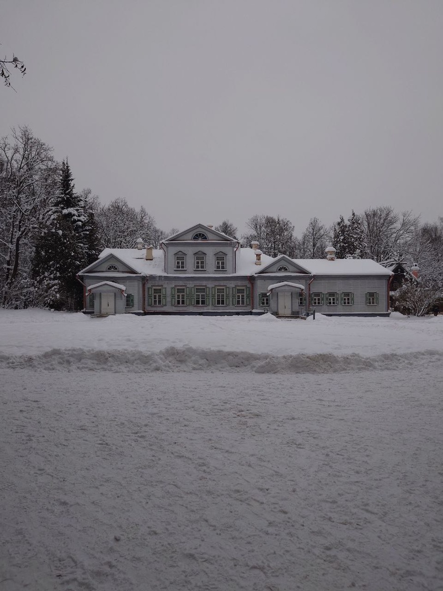 Главный усадебный дом конца XVIII века.